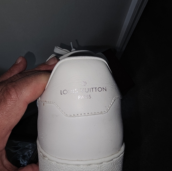 Louis Vuitton - Picture 3 of 3